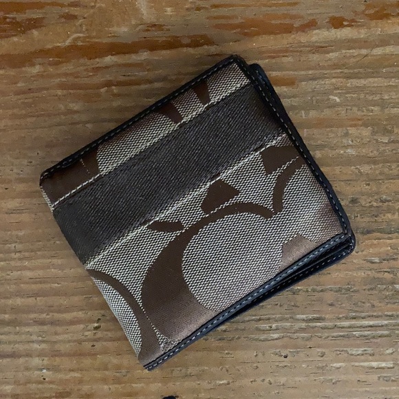 Coach men’s signature bifold wallet - Picture 1 of 7